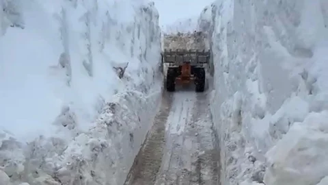 Şırnak'ta 2.5 Kilometrelik Kar Tüneli Açıldı