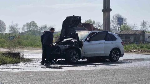 Düzce'de Seyir Halindeki Cip Yandı