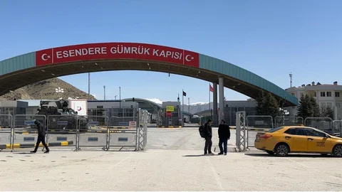 Hakkari'de Esendere Sınır Kapısı'nda Güvenlik Önlemleri Artıyor