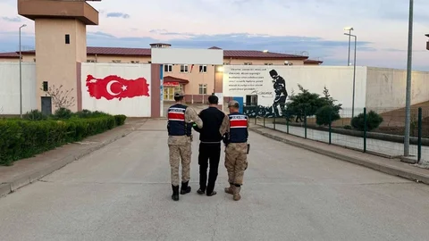 Hırsızlık Suçundan Aranan Şahıs Yakalandı