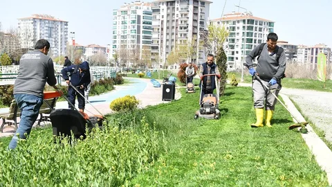 Yeşilyurt’ta Park Bakım Çalışmaları Başladı