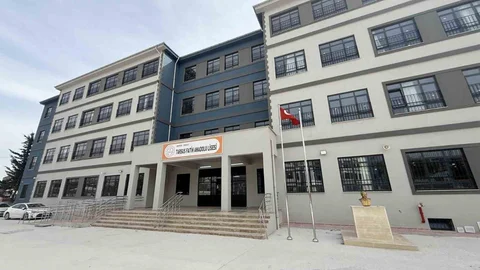 Mersin'de Lise Öğrencisi Silahla Yakalandı