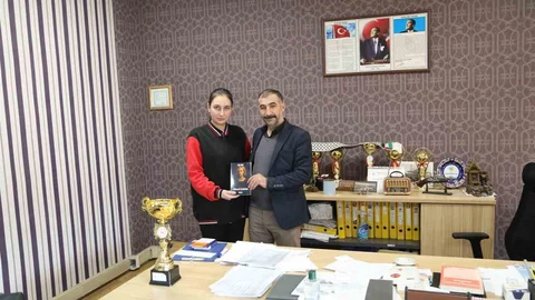 Ağrı'da Lise Öğrencisi Kadın Cinayetlerini Romanlaştırdı