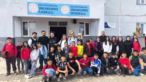 Öğrencilerin Yüzü Güldü, Saçları Şekil Aldı