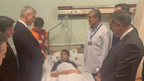 Kahramanmaraş'ta Bakanlar Yaralı Öğrencileri Ziyaret Etti