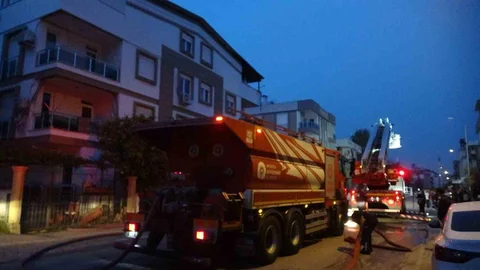 Antalya'da Teras Katında Yangın Çıktı