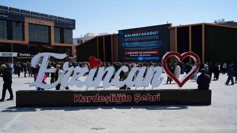 Erzincan'da Eğitimciler Şiddete Karşı Toplandı