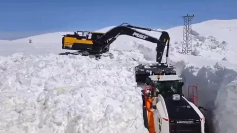 Şırnak’ta Karla Mücadele Devam Ediyor