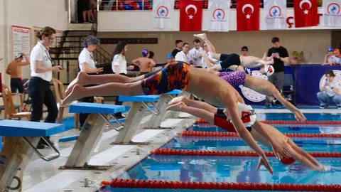 Düzce'de Yüzme Şenliği Finali Gerçekleşti