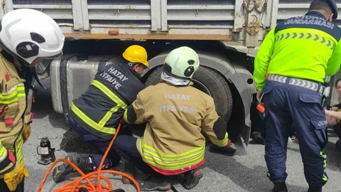 Hatay'da Tır Şoförü Ezilerek Hayatını Kaybetti