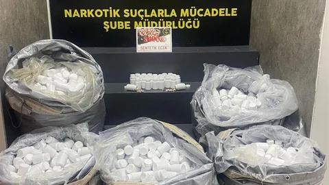 İzmir'de Uyuşturucu Hap Operasyonu