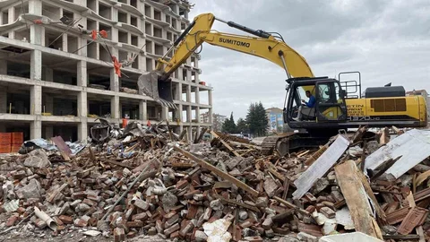 Eskişehir'de Riskli Yapı Yıkıldı