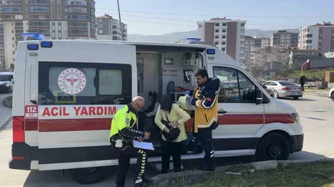 Samsun'da Ticari Araç ile Otomobil Çarpıştı