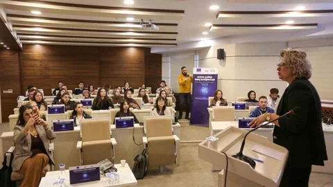 Sivas'ta Genç İletişimciler Dijital Becerilerini Geliştiriyor