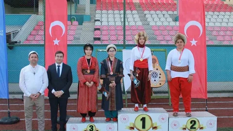 Sinop'ta Öğrenciler Okçuluk Yeteneklerini Gösterdi