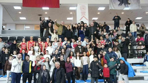 Turgutlu Kadın Basketbol Takımı Şampiyonluk Peşinde