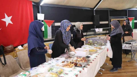 Gazze İçin Oltu'da Hayır Çarşısı