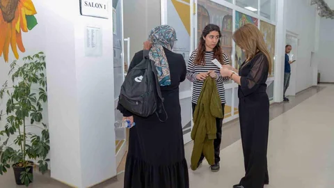 Diyarbakır'da E-KPSS Adaylarına Destek