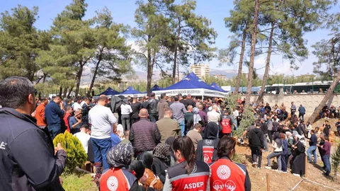 Kahramanmaraş'ta 4 Öğrenci Yan Yana Defnedildi