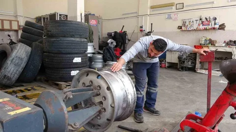 Mersin'de Lastik Patlama Anı Kameraya Yansıdı