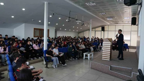 Esenyurt'ta Gençlere Sınav Desteği