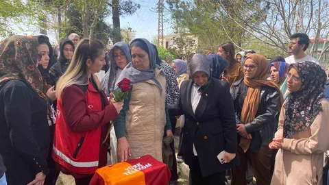 Adnan'ın Mezarı Galatasaray Formasıyla Donatıldı