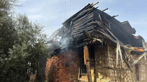 Burdur'da Boş Ahşap Evde Yangın Çıktı