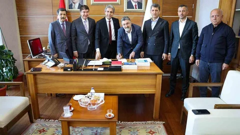 Serik Belediye Başkanı Kumbul AK Parti'ye katıldı