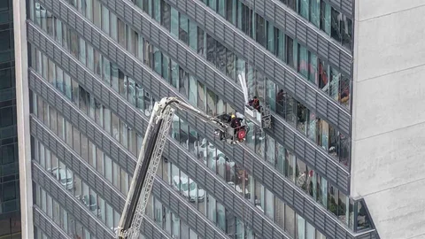 Bursa'da 2 İşçi Mahsur Kaldı