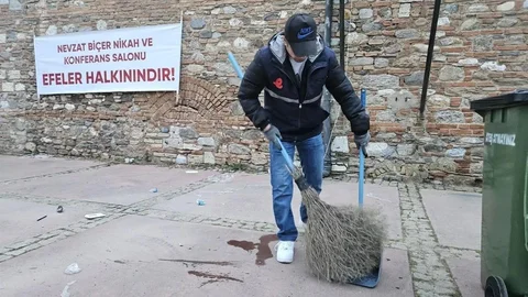 Efeler'de Park Temizliği Yapıldı