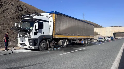 Erzincan'da Tır Yangını Kontrol Altına Alındı