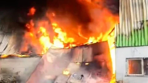 Adana'da Geri Dönüşüm Fabrikasında Yangın