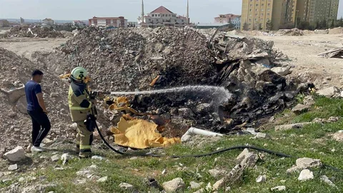 Karaman'da İnşaat Atıkları Yangın Çıkardı