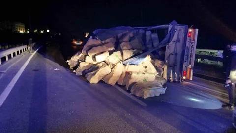 Bilecik'te Tır Kaza Yaptı