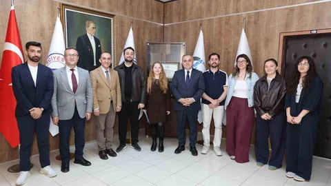 Kayseri'de Rektör Altun Öğrencilerle Buluştu