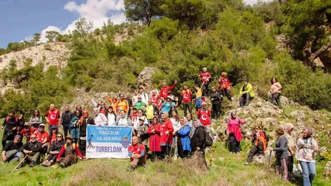 Manisa Ulubey Kanyonu'nda Doğa Yürüyüşü
