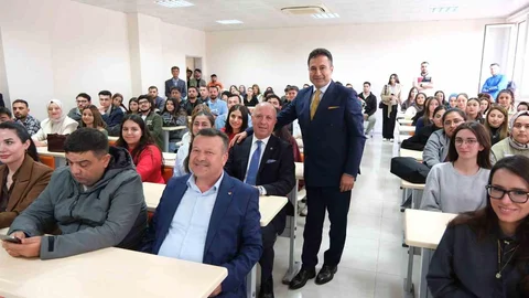 Ankara'da Gençlerin Geleceği Vurgulandı