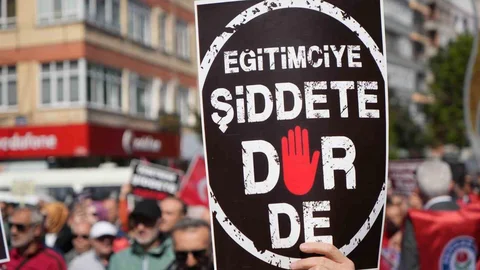 Samsun'da Öğretmenlerden Yürüyüş Talebi