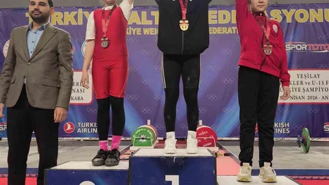 Zümra Yurtseven U15 Türkiye Halter Şampiyonu Oldu
