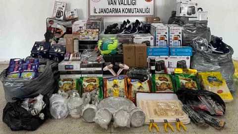 Van'da Gümrük Kaçağı Malzeme Ele Geçirildi