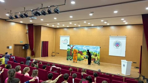 Simav'da Kur'an Kursu Öğrencileri Tiyatro İzledi