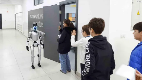 Samsun'da Sınavda Robot Karşılama