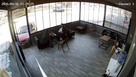 Elazığ'da Kadın Sürücü İş Yerine Çarptı