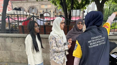 On binlerce turiste hizmet sunuldu