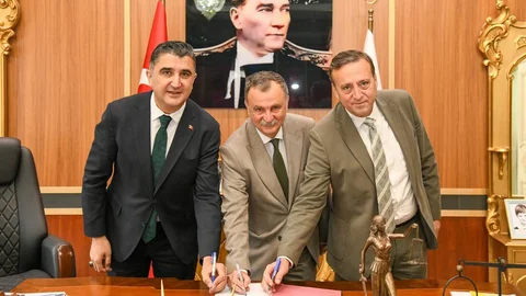 Yunusemre Belediyesi Aigai Kazısına Destek Veriyor