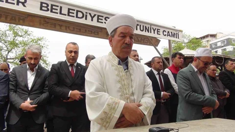 İmamın Duygusal Konuşması Manisa'da Etkiledi