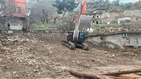 Kozluk'ta Köy Yolları Onarıldı