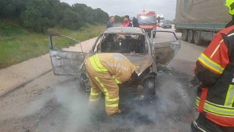 Biga-Bandırma Yolunda Araç Yangını Söndürüldü
