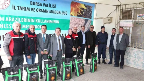 Mudanya'da Ayçiçeği Tohumu Dağıtımı Yapıldı