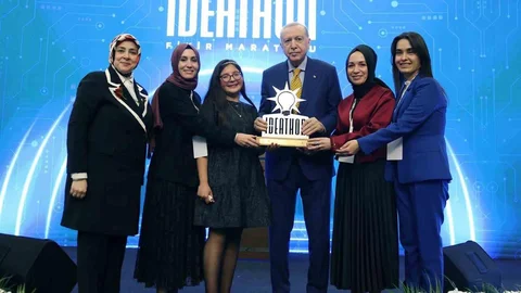 AK Parti Kadın Kolları'na Ödül